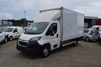 Schadeauto Peugeot Boxer 96 KW 2.0 D KOFFER LAADKLEP AIRCO EURO 6 2019/6