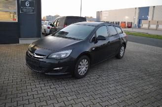 krockskadad bil auto Opel Astra 1.7 CDTI SPORT KLIMA NAVI 2014/5