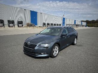 damaged passenger cars Skoda Superb 1.6 TDI KLIMA NAVI PANORAMA XENON 2016/12