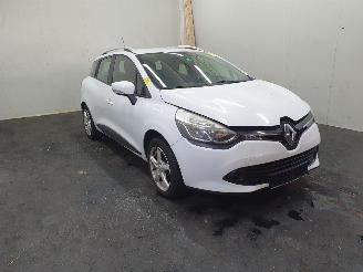 Salvage car Renault Clio Mk4 0.9 TCe Expression 2015/2