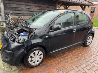 Vrakbiler auto Peugeot 107 107, Hatchback, 2005 / 2014 1.0 12V 2011