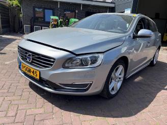 Coche siniestrado Volvo V-60 V60 I (FW/GW), Combi, 2010 / 2018 2.4 D6 20V Plug-in Hybrid AWD 2013/8