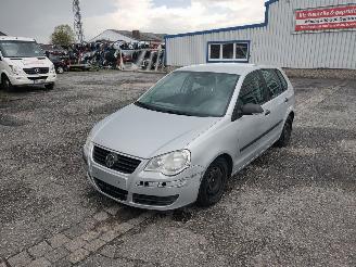 Salvage car Volkswagen Polo 9N3 Zilver LA7W Onderdelen BKY Motor 2006/2