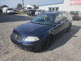 Purkuautot passenger cars Volkswagen Passat 3BG 1.8T Blauw LB5N Onderdelen EHV Bak 2002/2