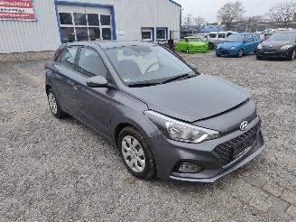 Sloopauto Hyundai I-20 1.2 Grijs V3G Onderdelen G4LA Motor 2019/7