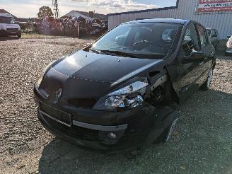 Autoverwertung Renault Clio 1.6 Schwarz NV676 2006/10