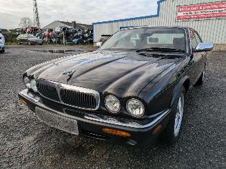 Salvage car Jaguar XJ 3.2 V8 2001/7