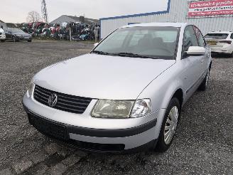 Auto da rottamare Volkswagen Passat 1.6 2000/3