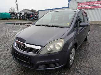Coche siniestrado Opel Zafira 1.6 2006/4