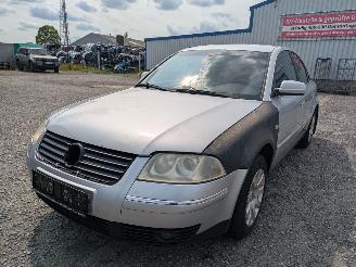 Coche siniestrado Volkswagen Passat 1.9 2003/9