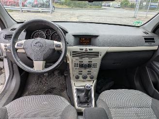 Opel Astra 1.6 picture 11