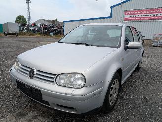 Coche siniestrado Volkswagen Golf 1.6 1998/1