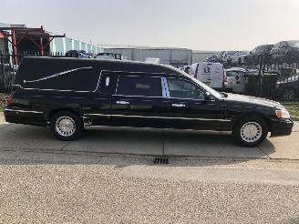 krockskadad bil auto Lincoln Town Car 4.6i V8 164kW 2001/7