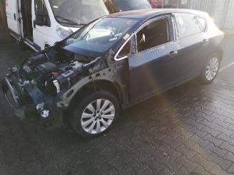 Vrakbiler auto Opel Astra Astra J (PC6/PD6/PE6/PF6), Hatchback 5-drs, 2009 / 2015 1.4 Turbo 16V 2012/0