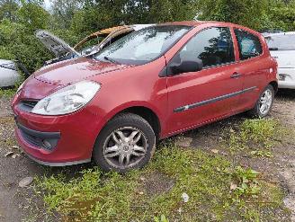 Salvage car Renault Clio 1.4-16V Business Line 2007/9
