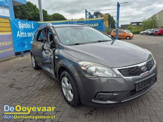 disassembly passenger cars Kia Cee d Cee'd Sporty Wagon (EDF), Combi, 2007 / 2012 1.4 16V 2011/4