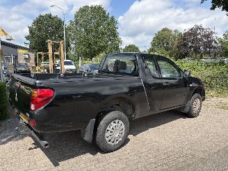 Mitsubishi L-200 4x4 2.5 DI-D Club Cab Invite 4X4 MOTORSCHADE !!!! picture 16
