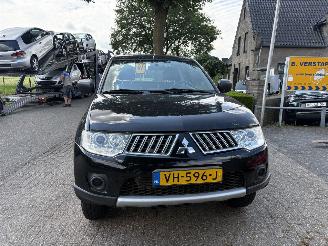Mitsubishi L-200 4x4 2.5 DI-D Club Cab Invite 4X4 MOTORSCHADE !!!! picture 28