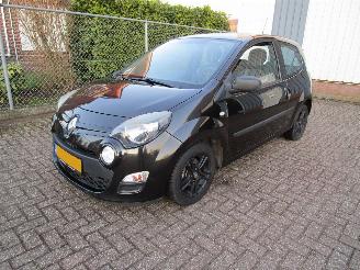 damaged passenger cars Renault Twingo Airco Radio/CD 2014/1