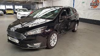 damaged passenger cars Ford Focus 1.0 TI-VCT ECOBOOST 12V 125 COMBI  BENZ 998 CC 92KW 125 PK 2017/7