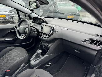 Peugeot 208 1.2 AUTOMAAT PureTech GT-Line picture 10