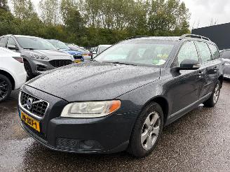 krockskadad bil auto Volvo V-70 2.4D Limited Edition AUTOMAAT 2009/9