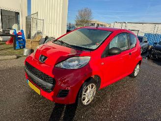 damaged passenger cars Peugeot 107 1.0-12V XR BJ 2009 239.000 KM 2009/12