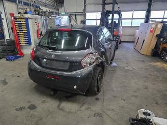 Coche siniestrado Peugeot 208 208 I (CA/CC/CK/CL), Hatchback, 2012 / 2019 1.2 Vti 12V PureTech 82 2013/7