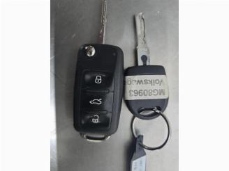 Dezmembrări autoturisme Volkswagen Up! Up! (121), Hatchback, 2011 1.0 12V 60 2015/4