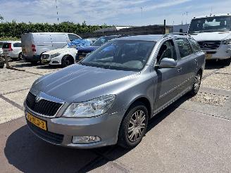 damaged passenger cars Skoda Octavia 1.2 TSI AMBITION 2012/6
