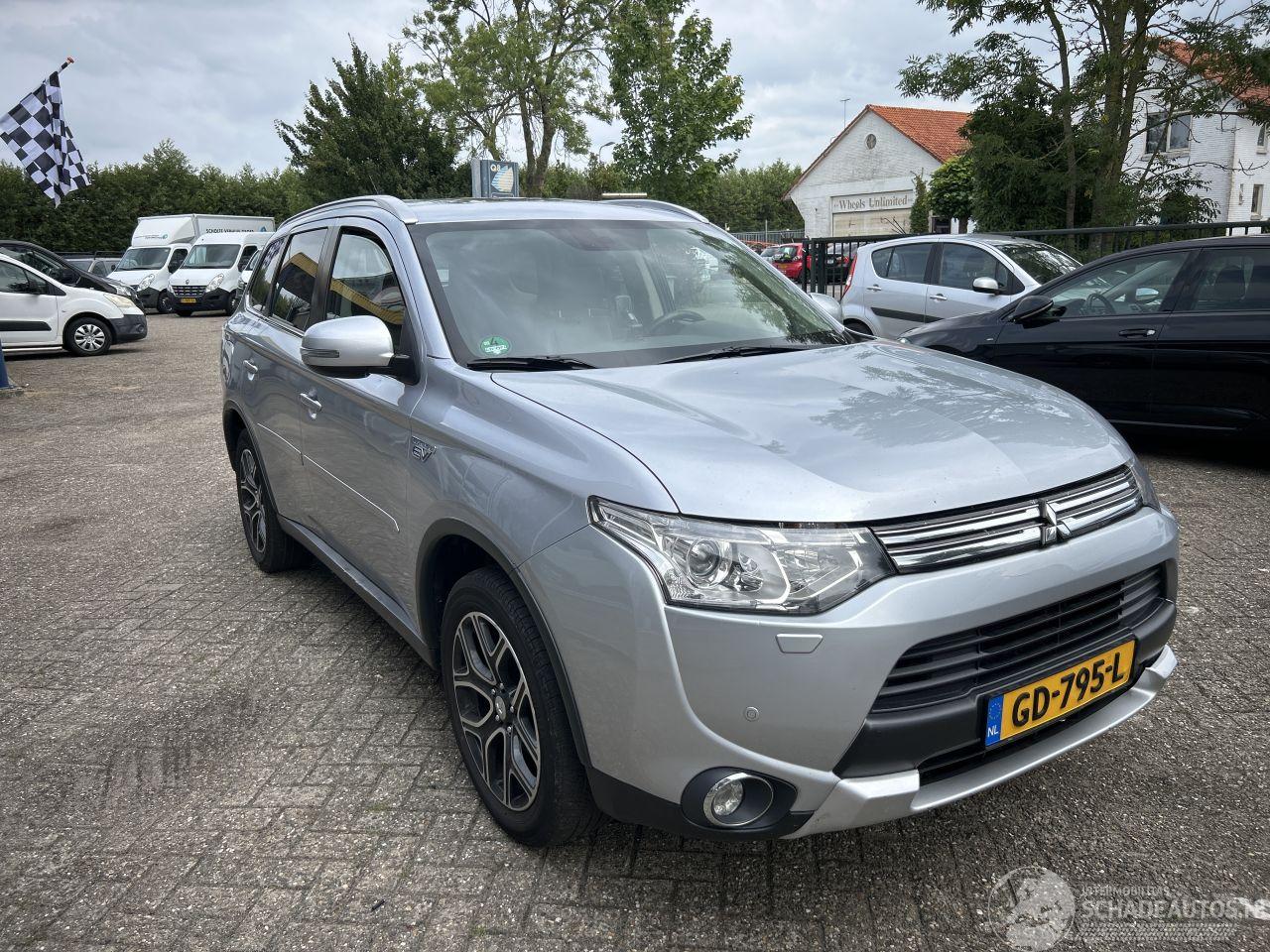 Mitsubishi Outlander 2.0 PHEV INSTYLE+ X-LINE