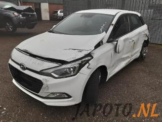 Coche siniestrado Hyundai I-20 i20 (GBB), Hatchback, 2014 / 2020 1.0 T-GDI 100 12V 2017/4