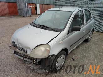 Vrakbiler auto Toyota Yaris Yaris (P1), Hatchback, 1999 / 2005 1.3 16V VVT-i 2001/2