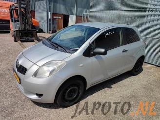 Vrakbiler auto Toyota Yaris Yaris II (P9), Hatchback, 2005 / 2014 1.3 16V VVT-i 2006/6