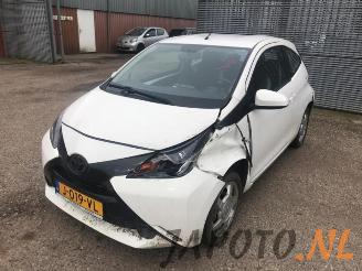 Coche siniestrado Toyota Aygo Aygo (B40), Hatchback, 2014 1.0 12V VVT-i 2017/9