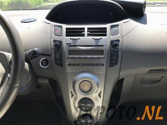 Toyota Yaris Yaris II (P9), Hatchback, 2005 / 2014 1.33 16V Dual VVT-I picture 8