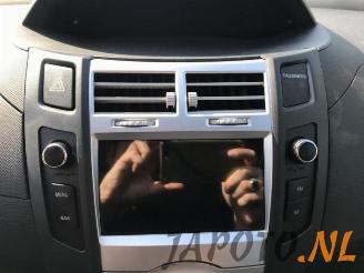 Toyota Yaris Yaris II (P9), Hatchback, 2005 / 2014 1.3 16V VVT-i picture 16