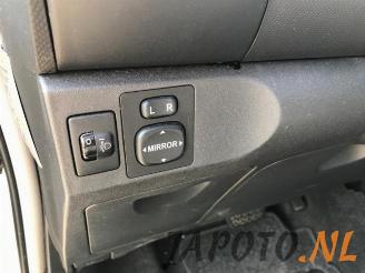 Toyota Yaris Yaris II (P9), Hatchback, 2005 / 2014 1.3 16V VVT-i picture 13