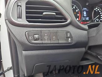 Hyundai I-30 i30 (PDEB5/PDEBB/PDEBD/PDEBE), Hatchback, 2016 1.0 T-GDI 12V Hybrid 48V picture 17