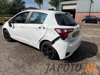 Toyota Yaris Yaris III (P13), Hatchback, 2010 / 2020 1.0 12V VVT-i picture 3