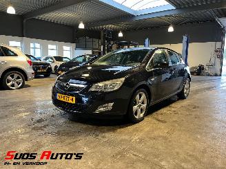 Schadeauto Opel Astra 1.4 Turbo Cosmo 140 PK! 2010/3