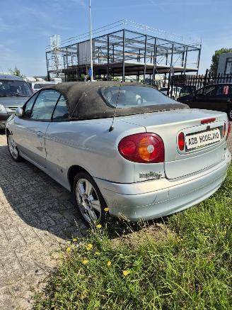 Renault Mégane (EA) Cabrio 2.0i 16V (F4R-746) [103kW] 5-BAK picture 4