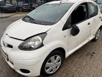 Toyota Aygo (B10) Hatchback 1.0 12V VVT-i (1KR-FE) [50kW] picture 2