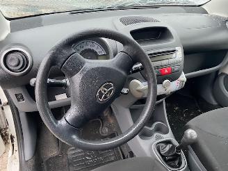 Toyota Aygo (B10) Hatchback 1.0 12V VVT-i (1KR-FE) [50kW] picture 8