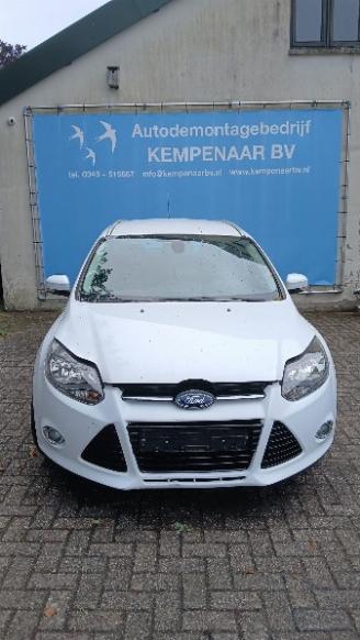 Vrakbiler auto Ford Focus Focus 3 Wagon Combi 1.0 Ti-VCT EcoBoost 12V 125 (M1DA(Euro 5)) [92kW] =
 (02-2012/05-2018) 2013