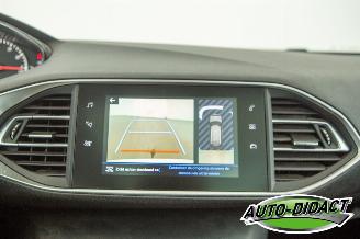 Peugeot 308 1.2 PureTech Clima Navi Pano Camera Blue Lease Executive picture 8