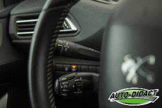 Peugeot 308 1.2 PureTech Clima Navi Pano Camera Blue Lease Executive picture 15