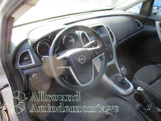 Opel Astra Astra J (PC6/PD6/PE6/PF6) Hatchback 5-drs 1.4 Turbo 16V (A14NET(Euro 5=
)) [88kW]  (10-2010/10-2015) picture 9