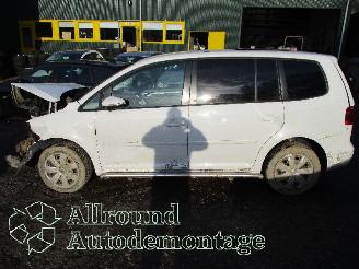 Volkswagen Touran Touran (1T3) MPV 2.0 TDI 16V 140 (CFHC) [103kW]  (05-2010/05-2015) picture 6