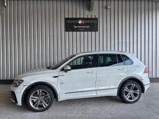 uszkodzony samochody osobowe Volkswagen Tiguan Highline R-Line 4Motion DSG / Panorama 2020/8
